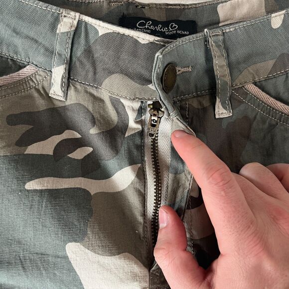 CHARLIE B Cuffed Cargo Shorts Green Tan Camo Zipper Pockets Womens 28 Waist - Picture 6 of 11